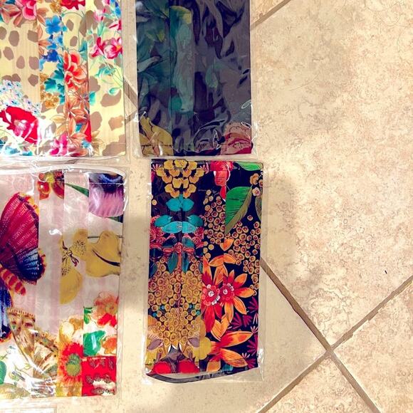 ❄️❄️CLEARANCE ❄️❄️ BRAND NEW MASKS still in bag - Picture 7 of 11